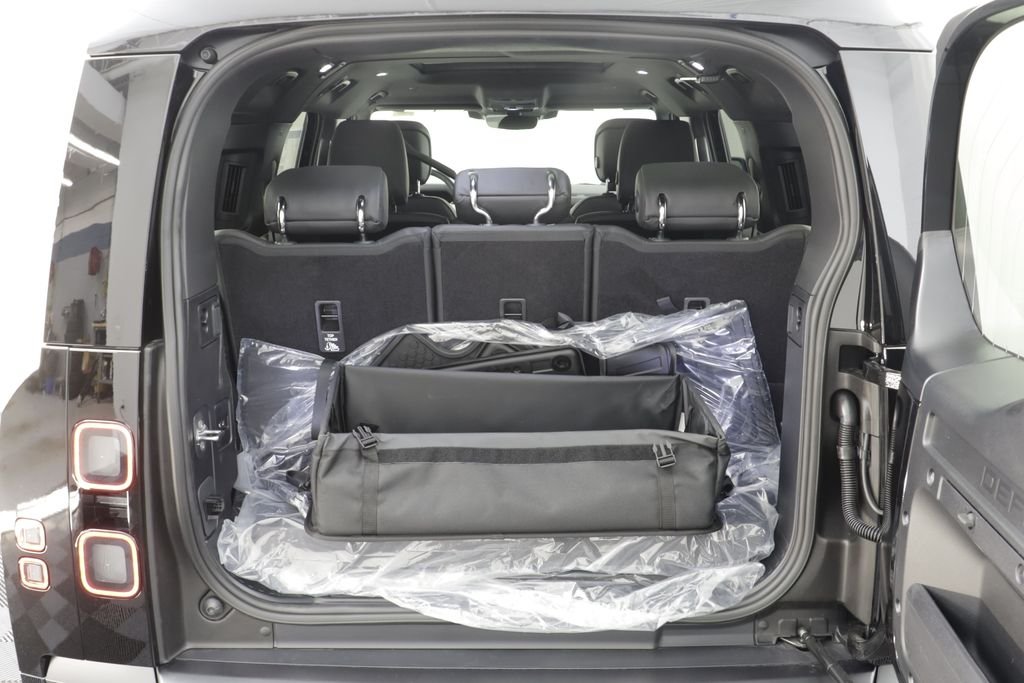 New 2026 Santorini Black LAND ROVER X-Dynamic SE image 19