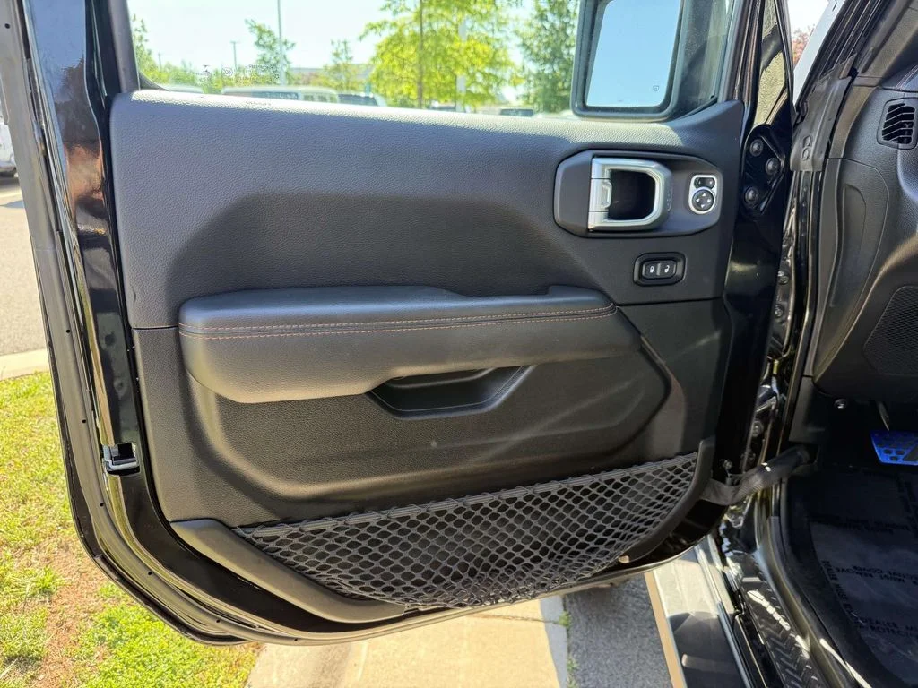Used 2023 Black Jeep Mojave image 32