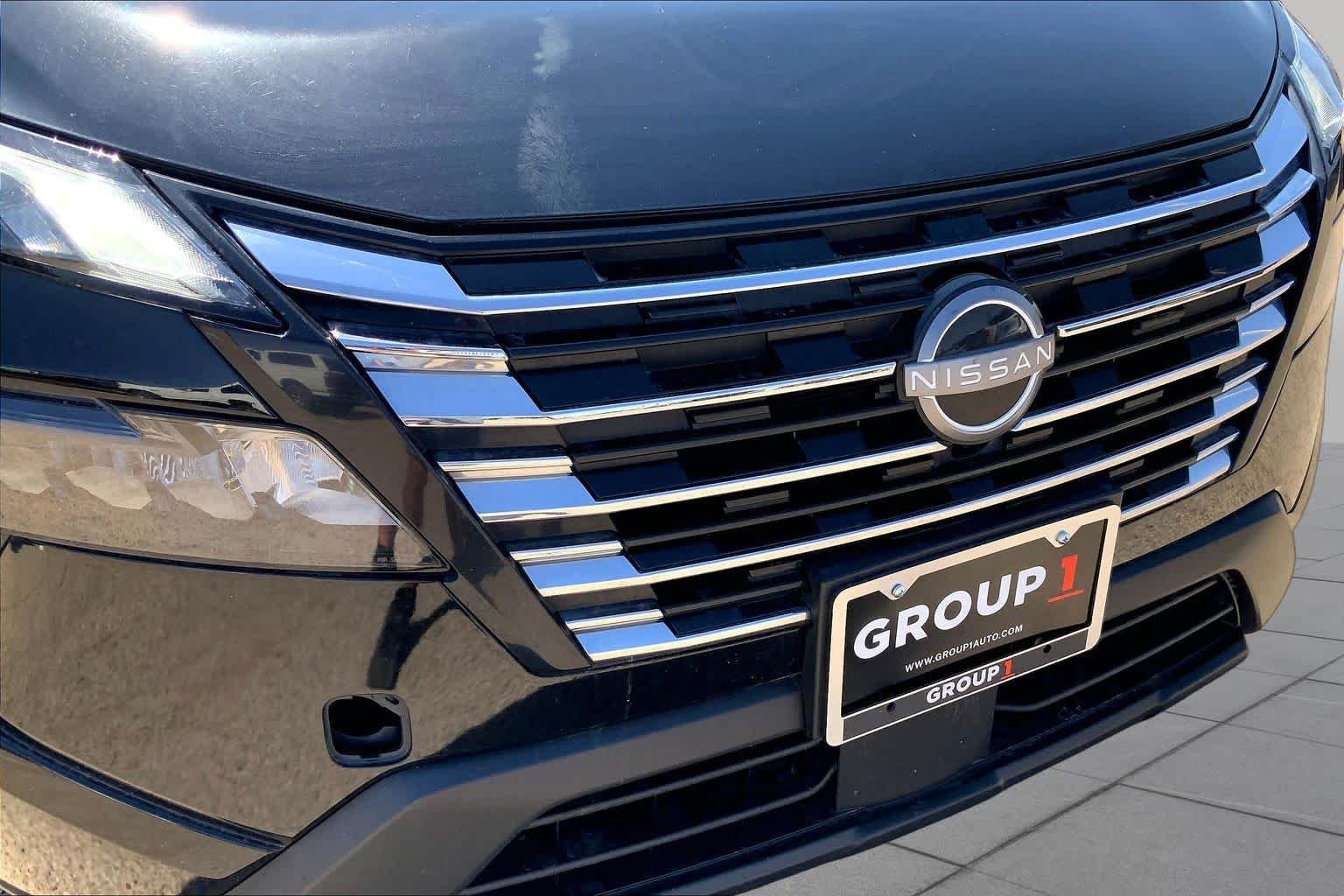 Used 2024 Super Black Nissan SV image 36