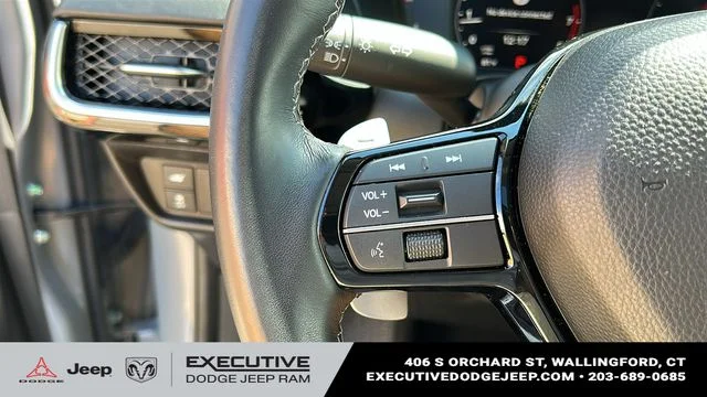 Used 2025  Acura Base image 13
