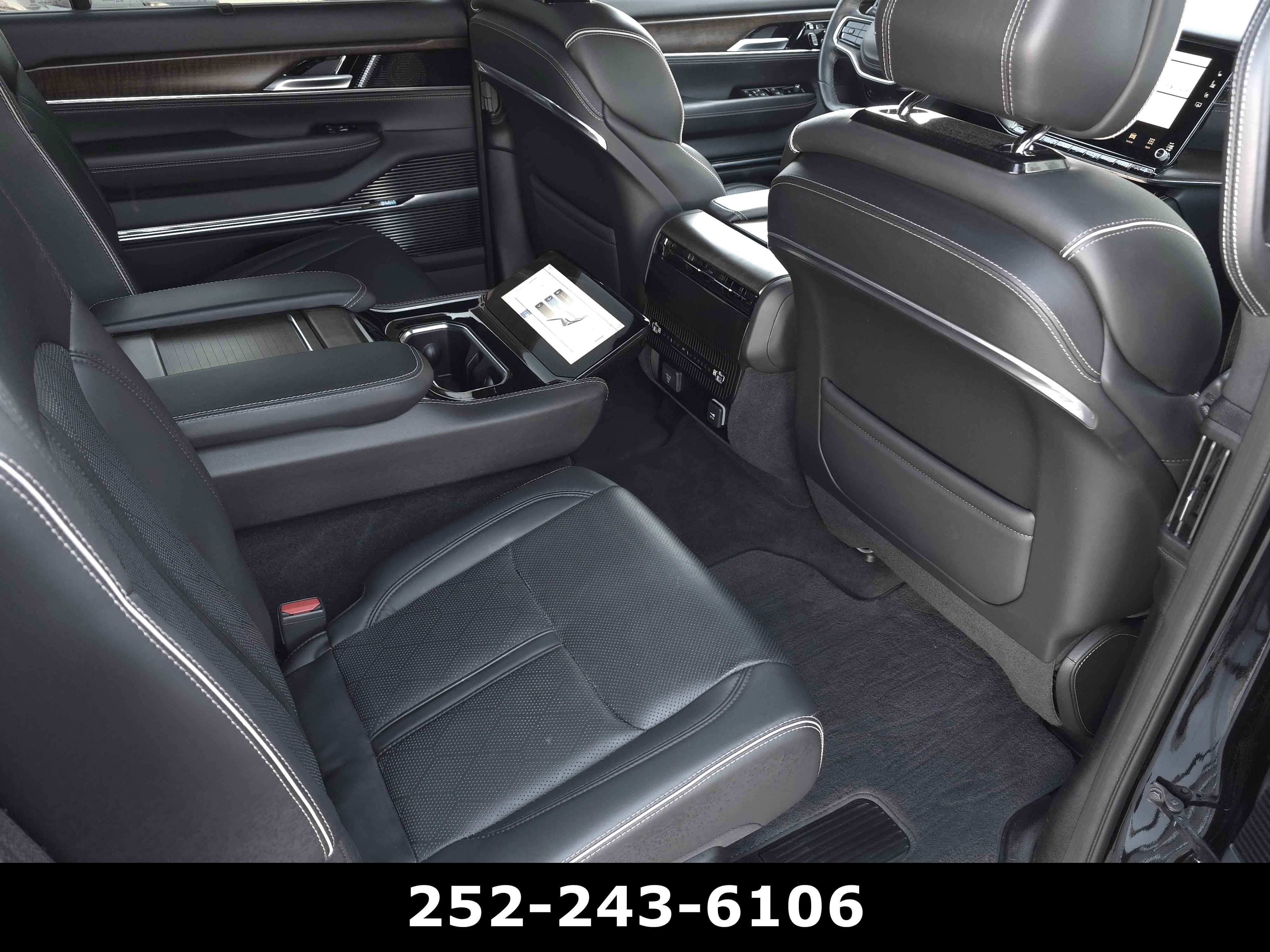 Used 2022 Diamond Black Crystal Pearlcoat Jeep Series II image 58