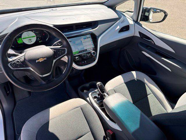 Used 2017 White Chevrolet LT image 3