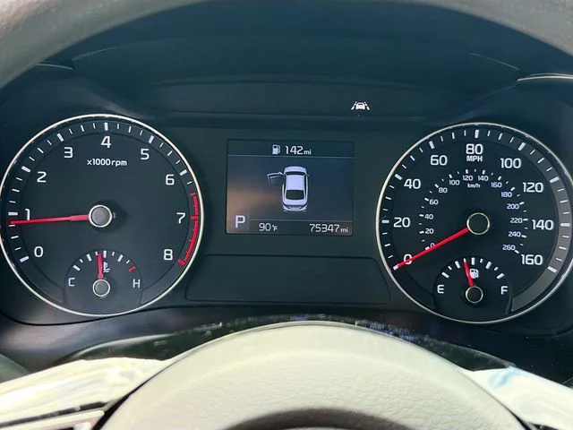 Used 2021 White Kia LXS image 13