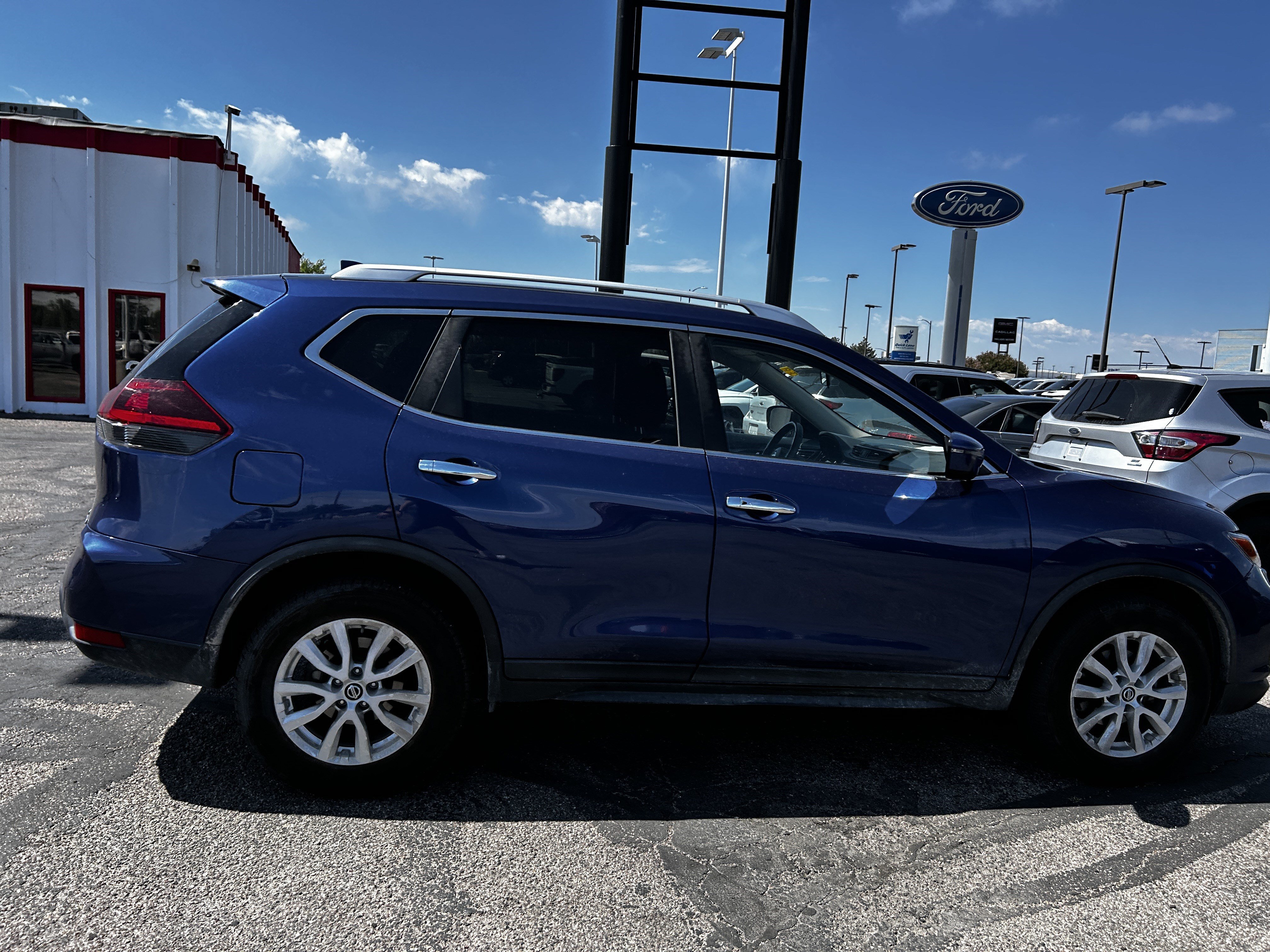 2018 Nissan Rogue SV - Photo 6
