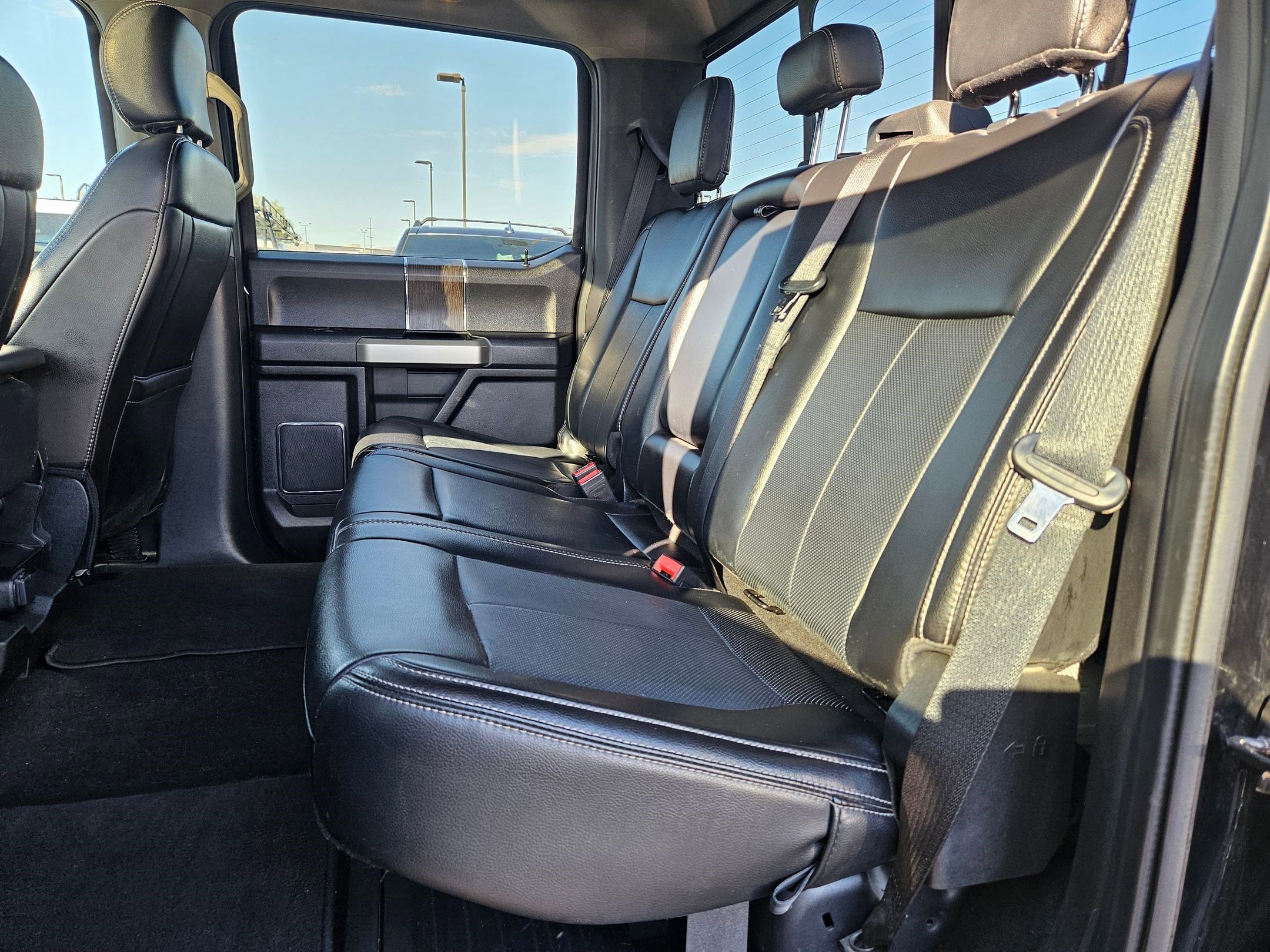 Used 2021 Black Metallic Ford LARIAT image 28