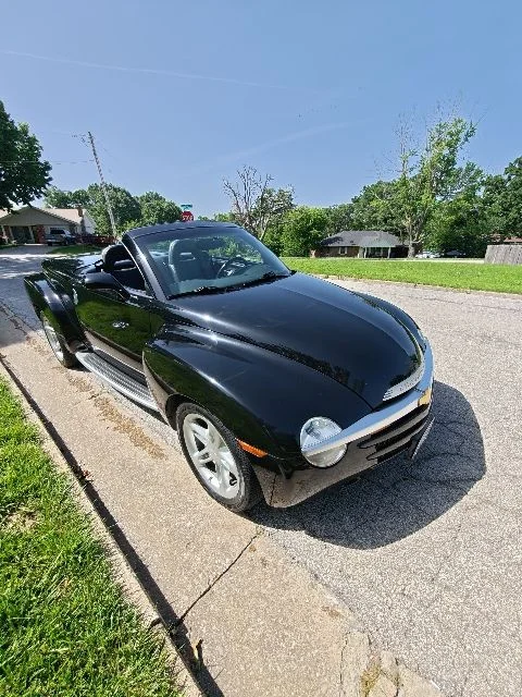 Used 2004 Black Chevrolet Base image 22