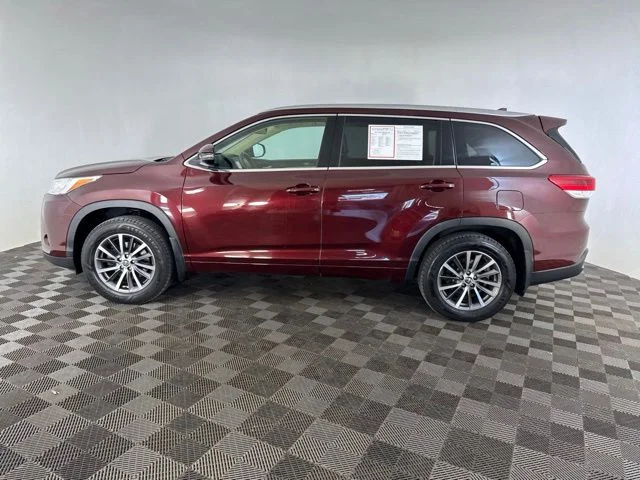 Used 2018 Red Toyota XLE image 9