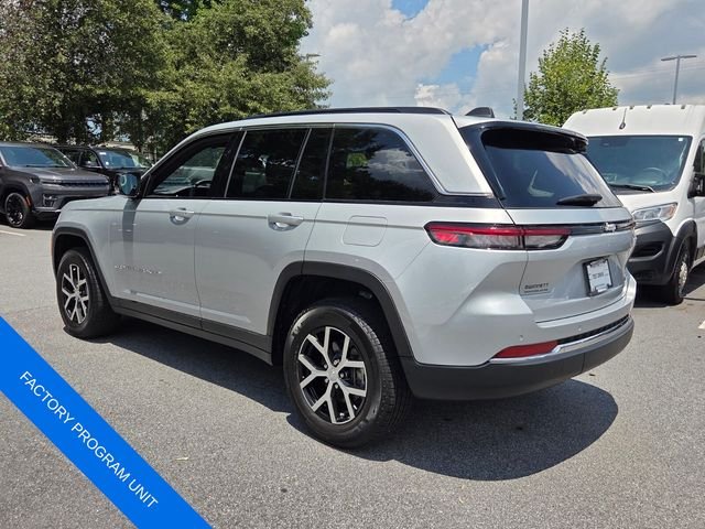 Used 2025 Silver Jeep Limited image 6
