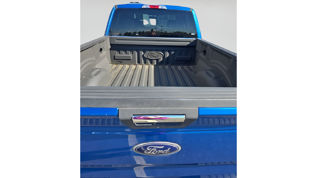 Used 2016 Blue Flame Metallic Ford XLT image 16