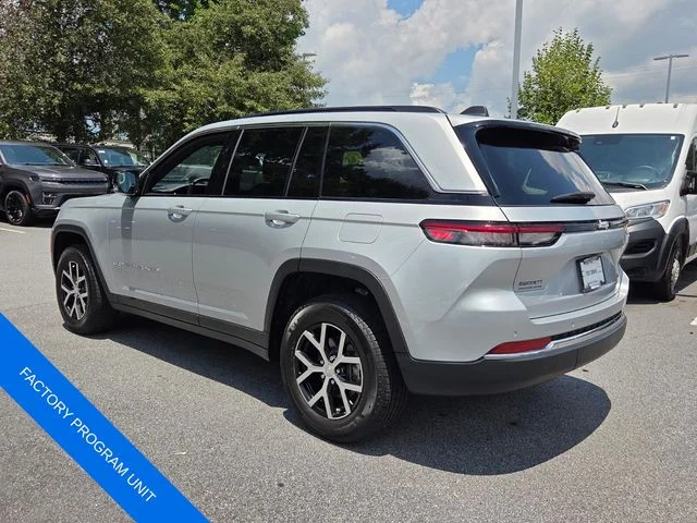 Used 2025 Silver Jeep Limited image 6