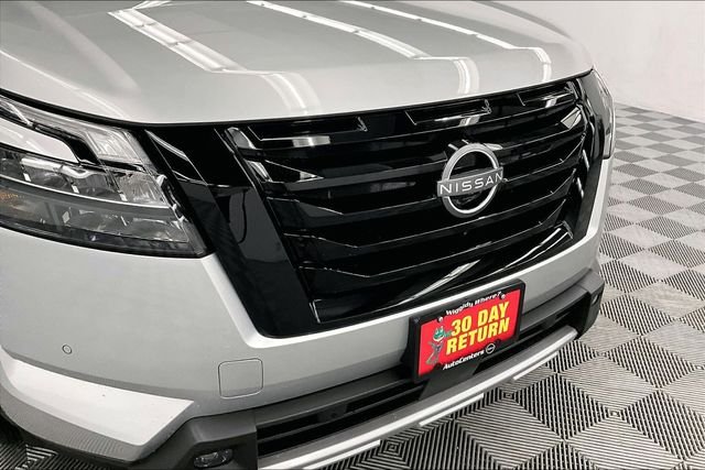 New 2025 Brilliant Silver Metallic Nissan Platinum image 15