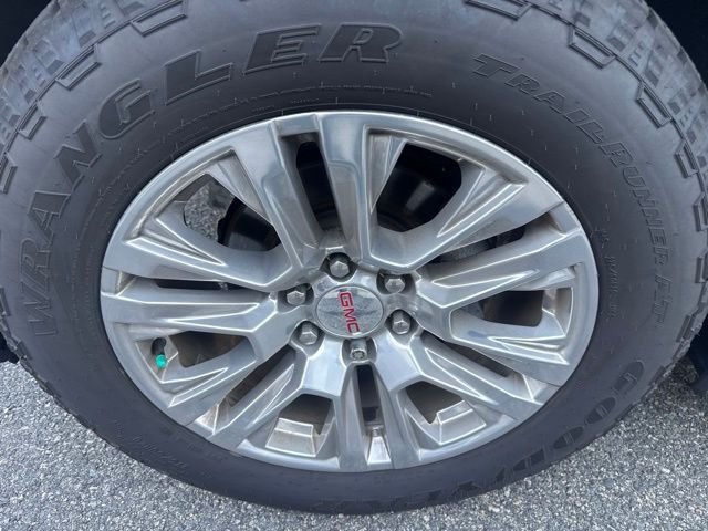 Used 2019 White GMC Denali image 4