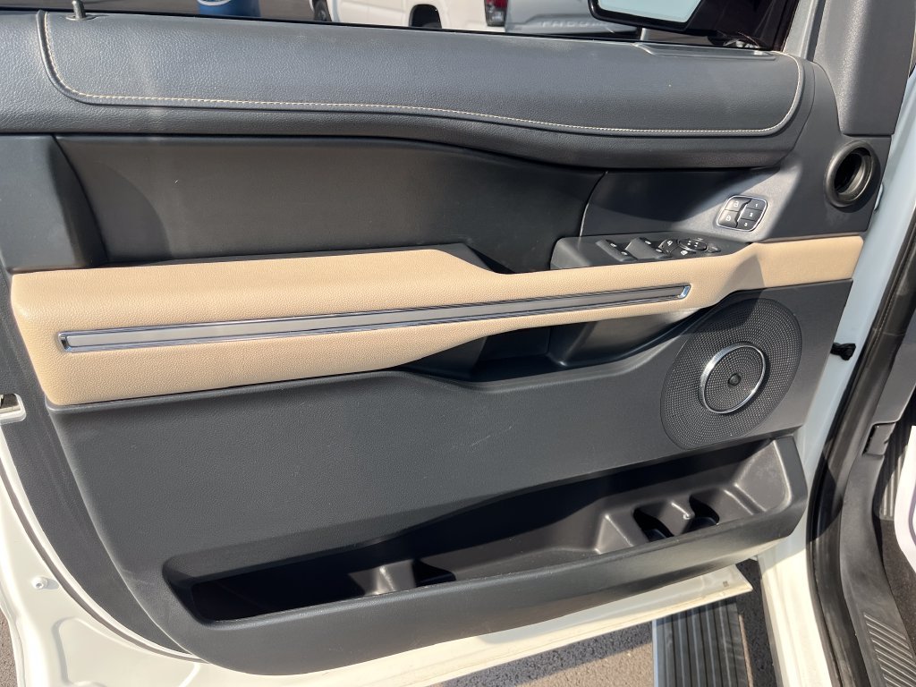 Used 2022 White Ford Limited image 11