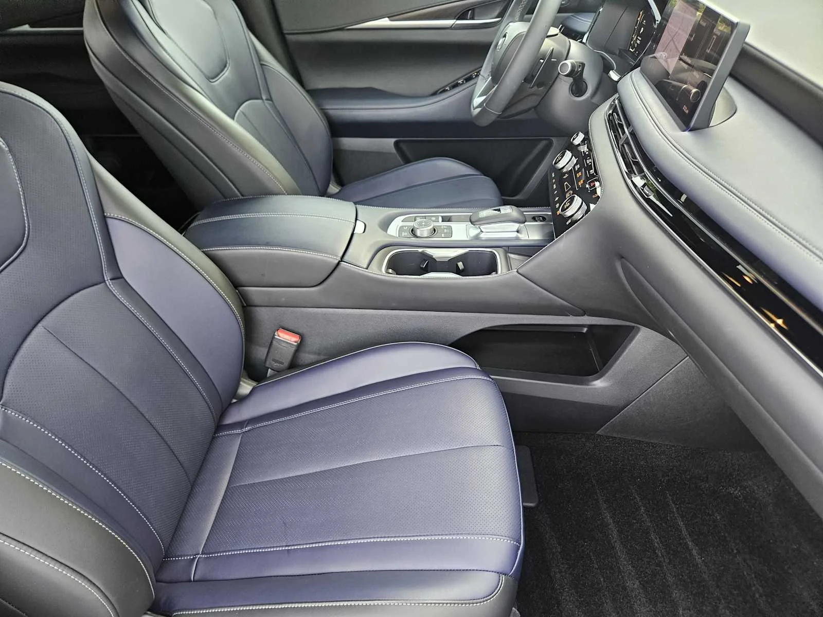 Certified Used 2026 Radiant White/Black Obsidian INFINITI SPORT image 13