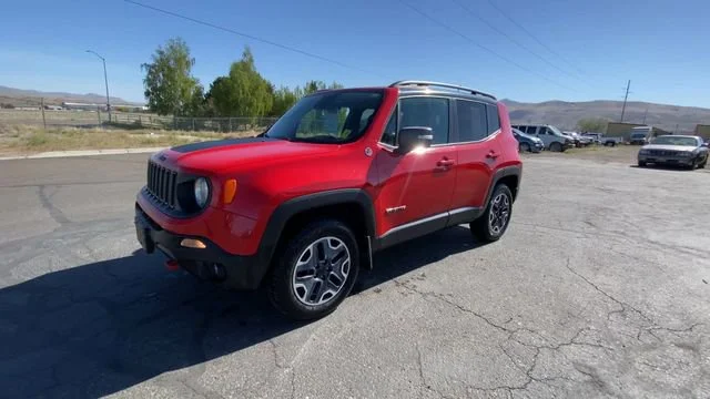 Used 2017 Colorado Red Jeep Trailhawk image 4