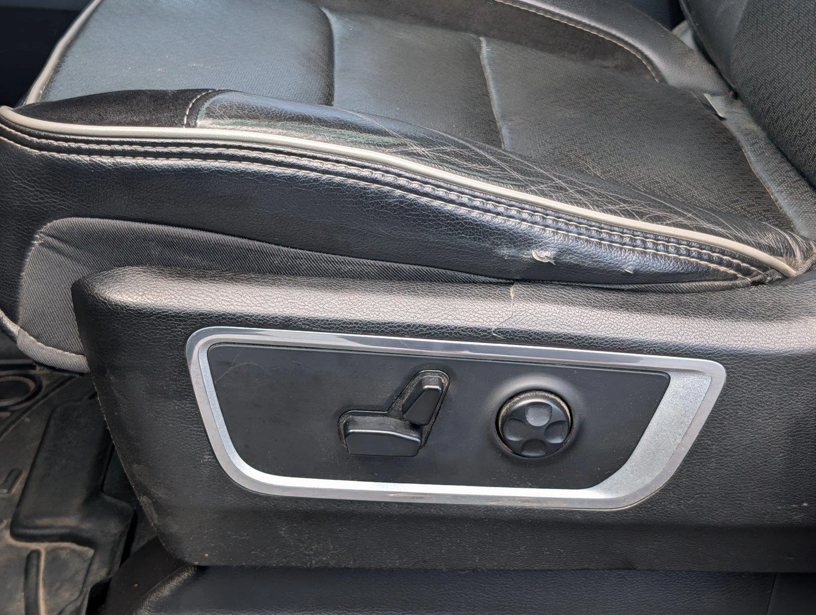 Used 2020 Granite Crystal Metallic Clearcoat Ram Laramie image 13