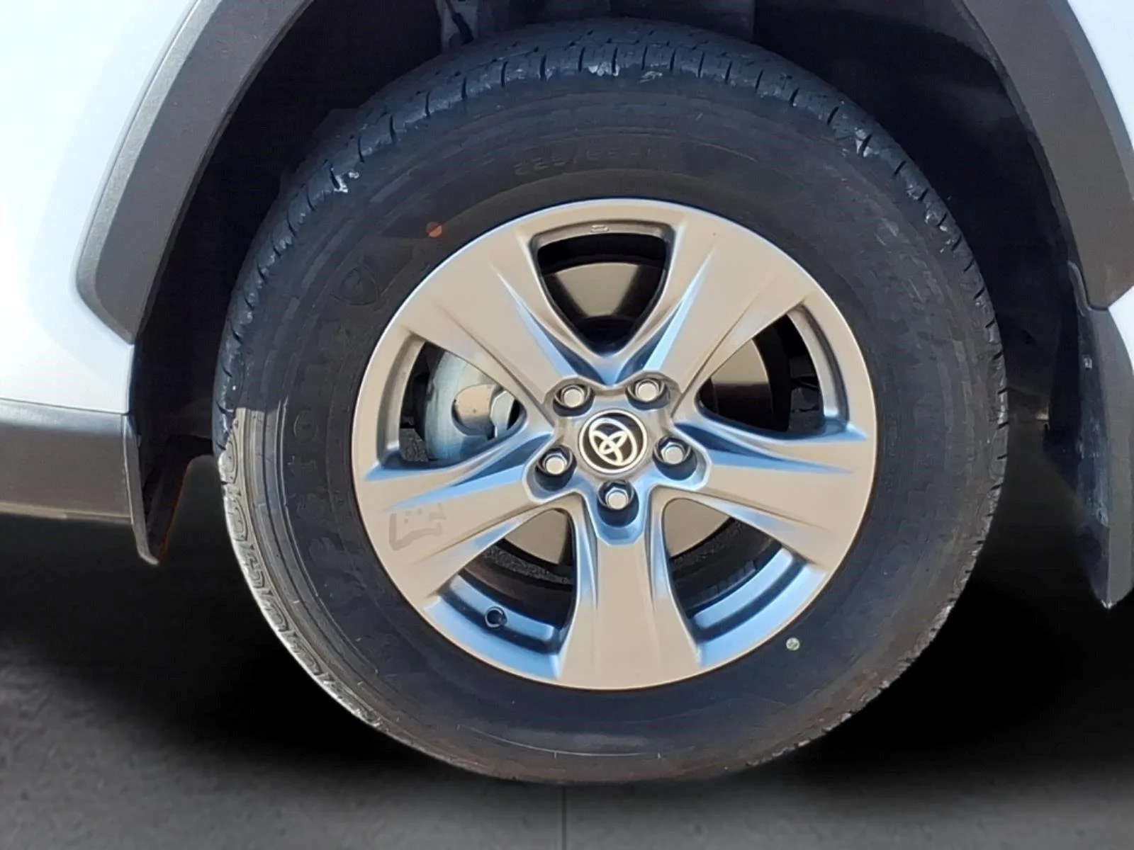 Used 2025 Ice Cap Toyota Hybrid LE image 9