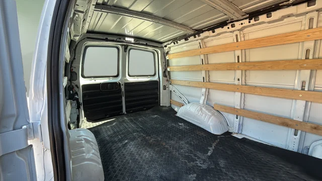 Used 2025 White Chevrolet Work Van image 37