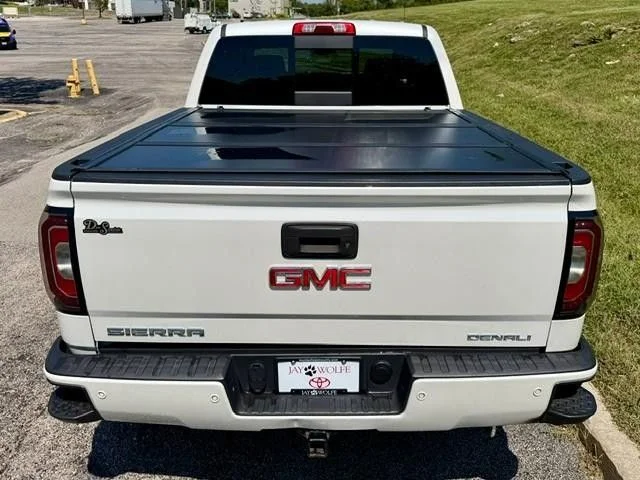 Used 2018 White GMC Denali image 9