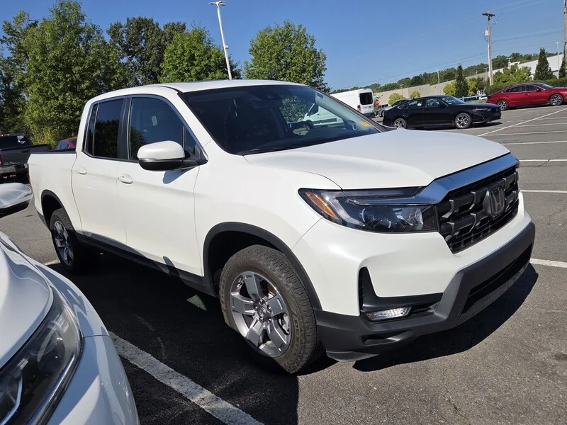 Used 2024 Platinum White Pearl Honda RTL image 6