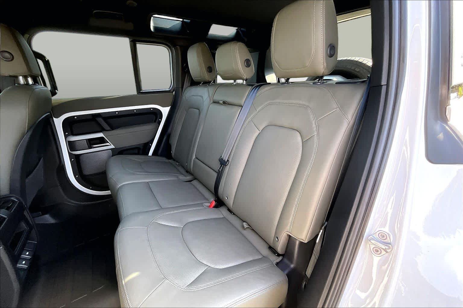 Used 2023 Fuji White Land Rover S image 21