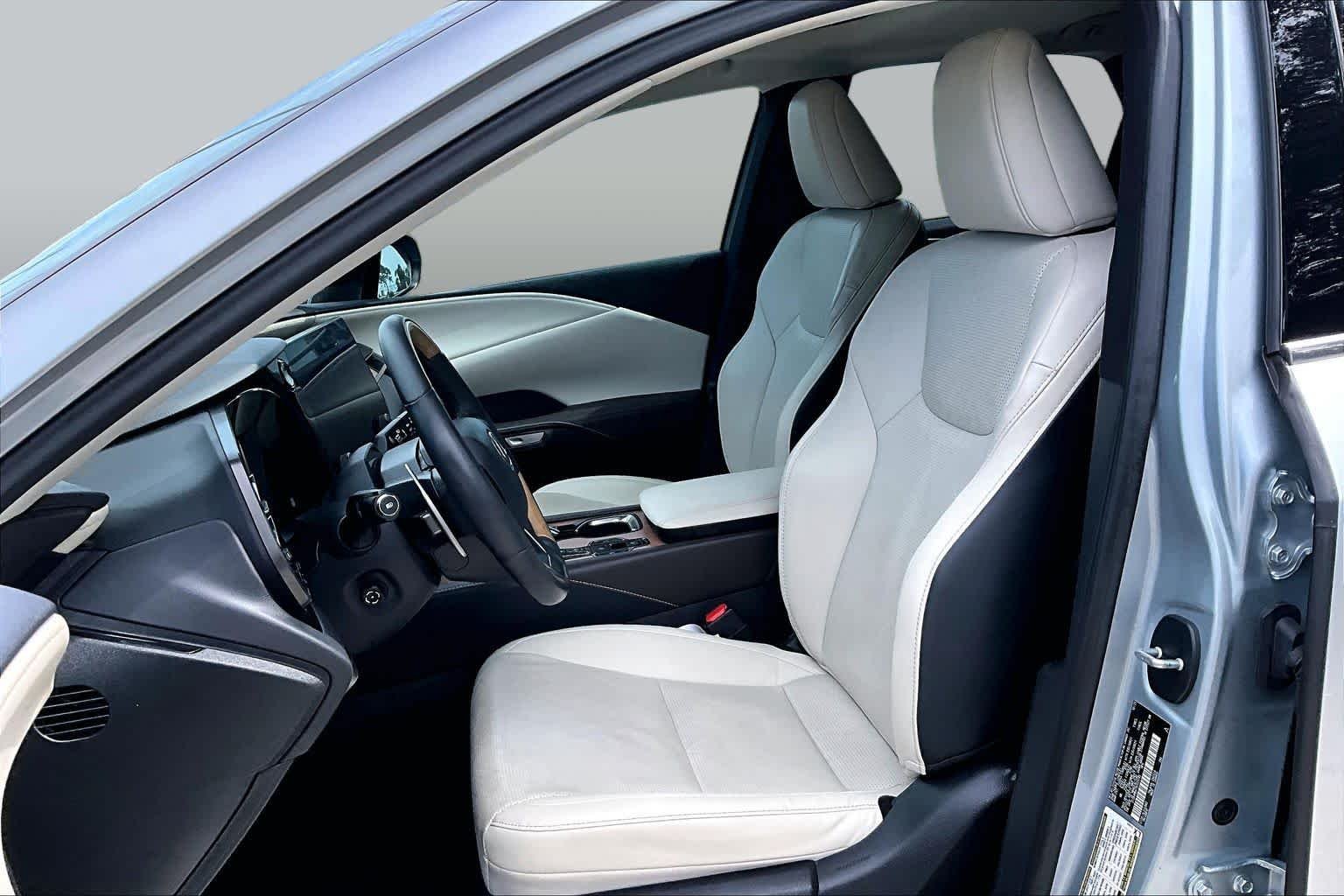 Used 2024 Iridium Lexus Premium Plus image 8
