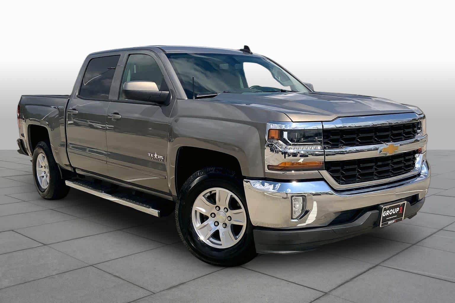 Used 2017 Pepperdust Metallic Chevrolet LT image 3