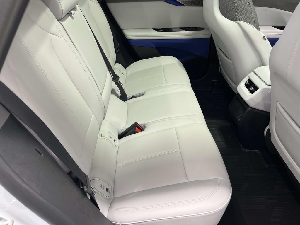 2026 Cadillac OPTIQ Sport - Photo 28