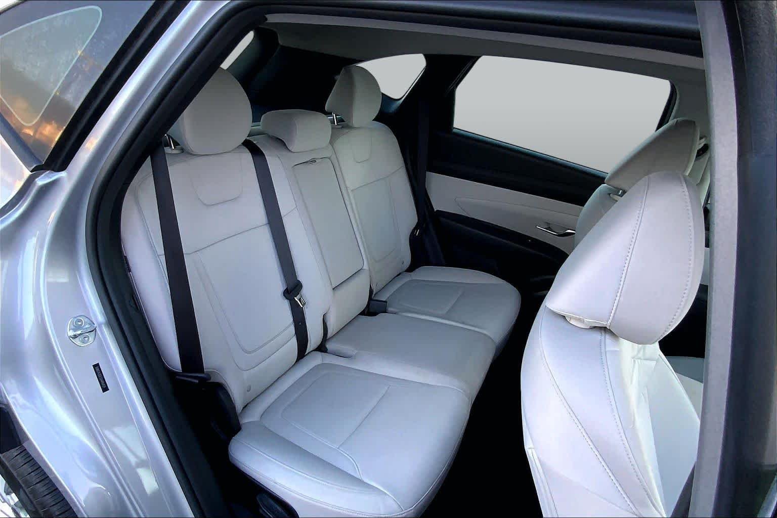 Used 2025 Shimmering Silver Hyundai SE image 17