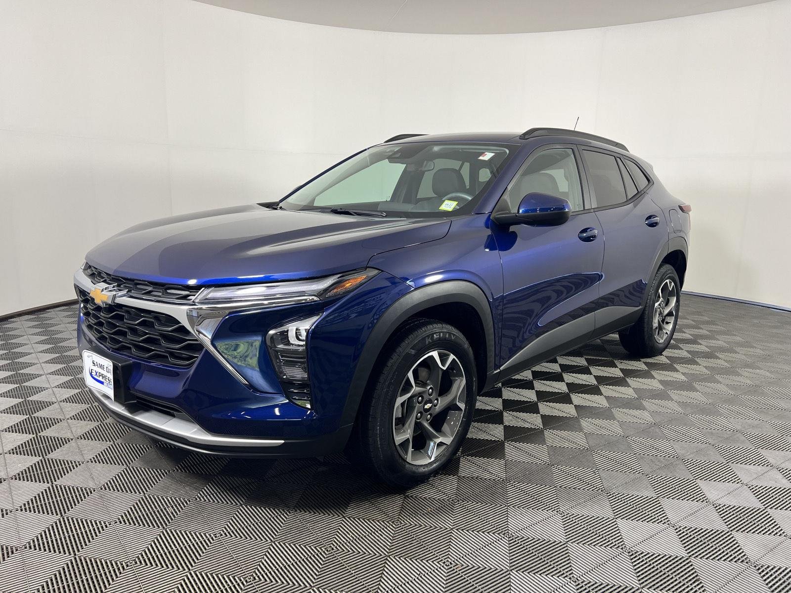 Used 2024 Blue Glow Metallic Chevrolet LT image 27