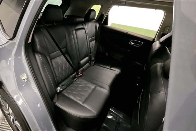 Used 2023 Boulder Gray Pearl Nissan Platinum image 26