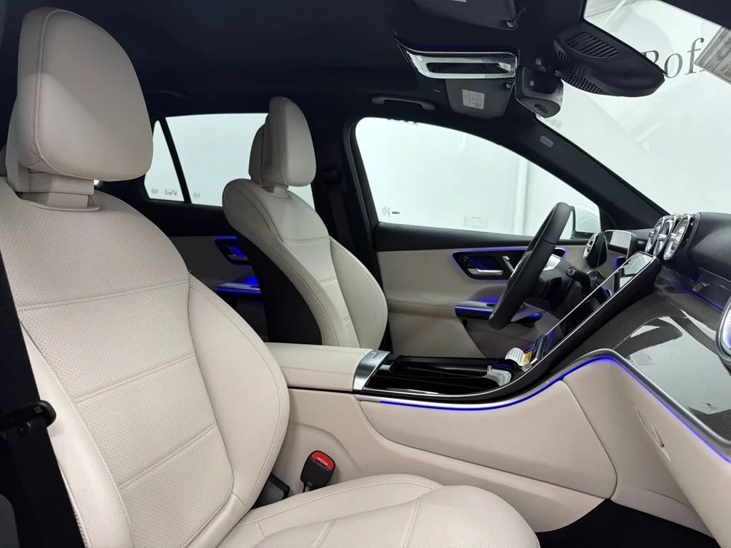 New 2027 White Mercedes-Benz GLC 300 image 31