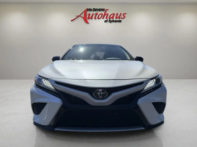 Used 2019  Toyota XSE image 2
