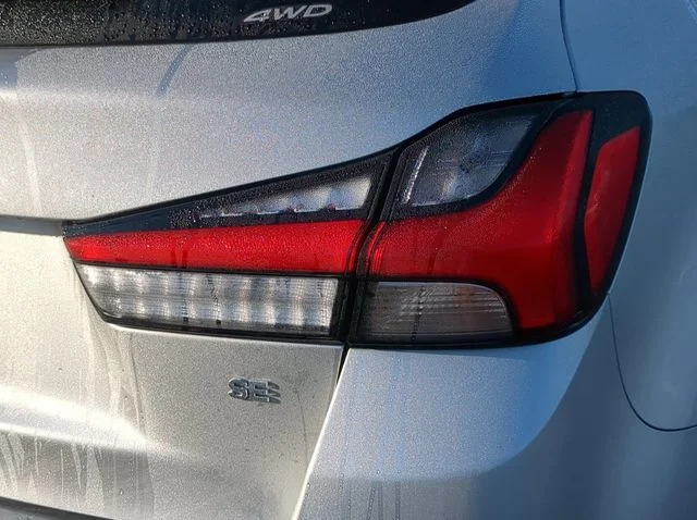New 2027 Silver Mitsubishi SE image 11