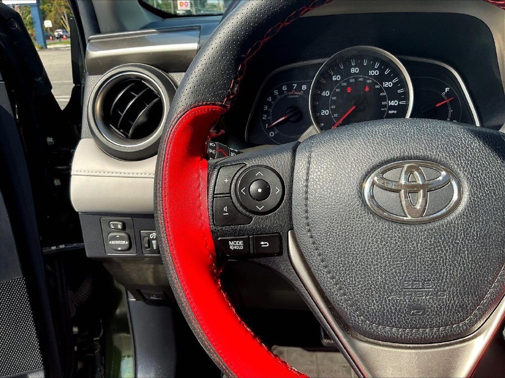 Used 2013 Green Toyota XLE image 12