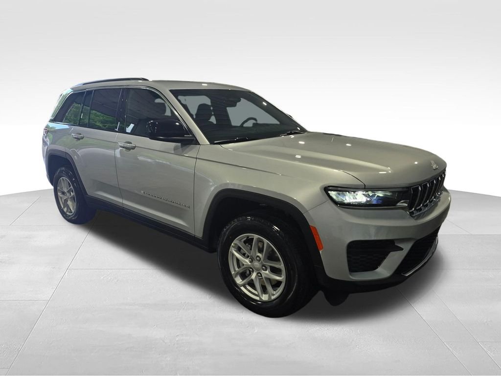 New 2026 Silver Zynith Jeep Laredo image 8