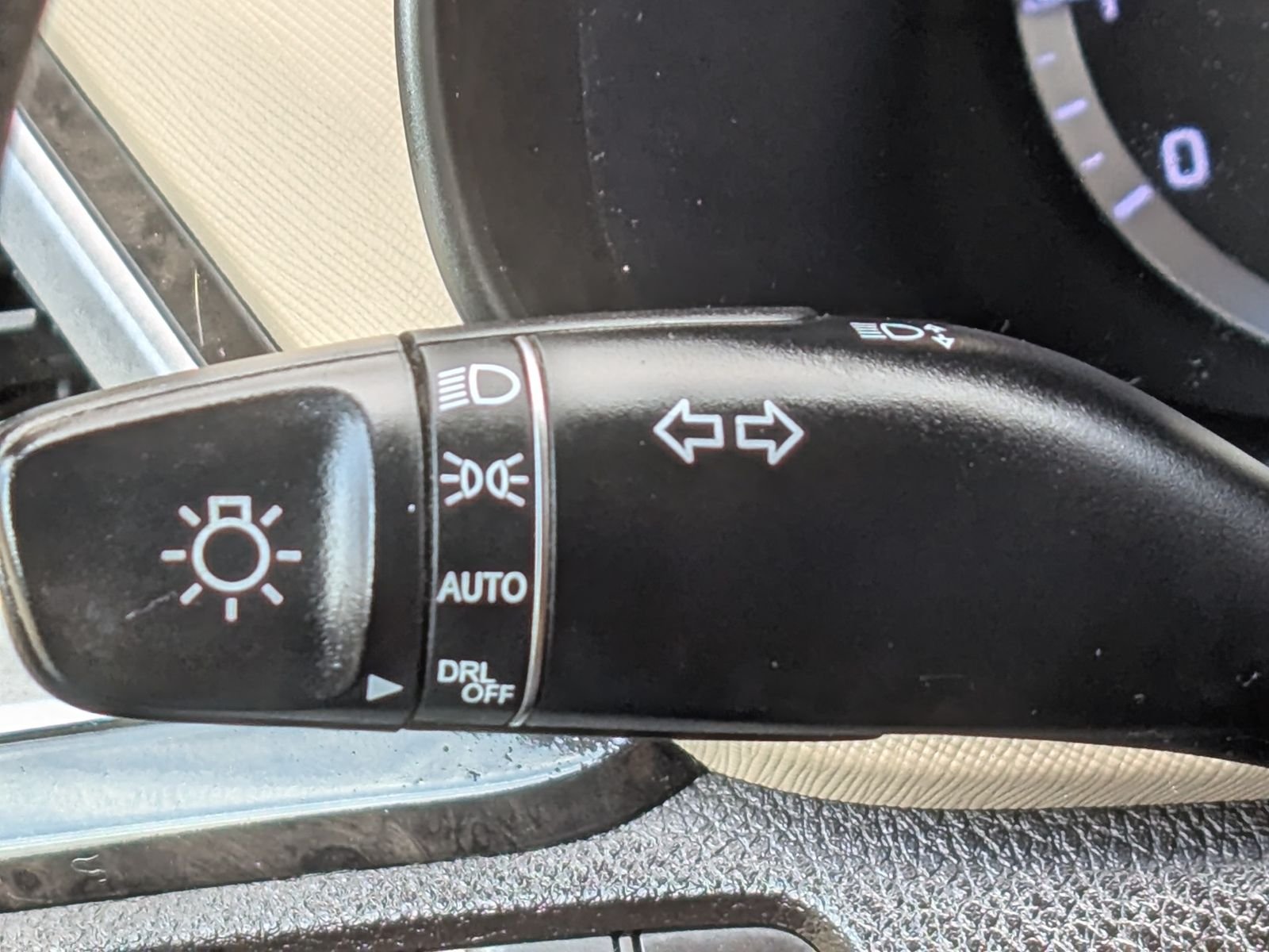 Used 2019 Brown Hyundai SE image 28