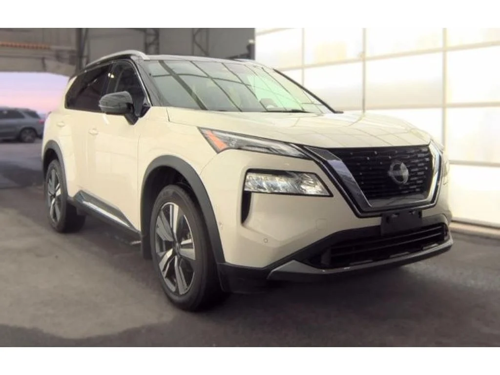 Used 2023 2 Tone White / Black Roof Nissan SL image 2