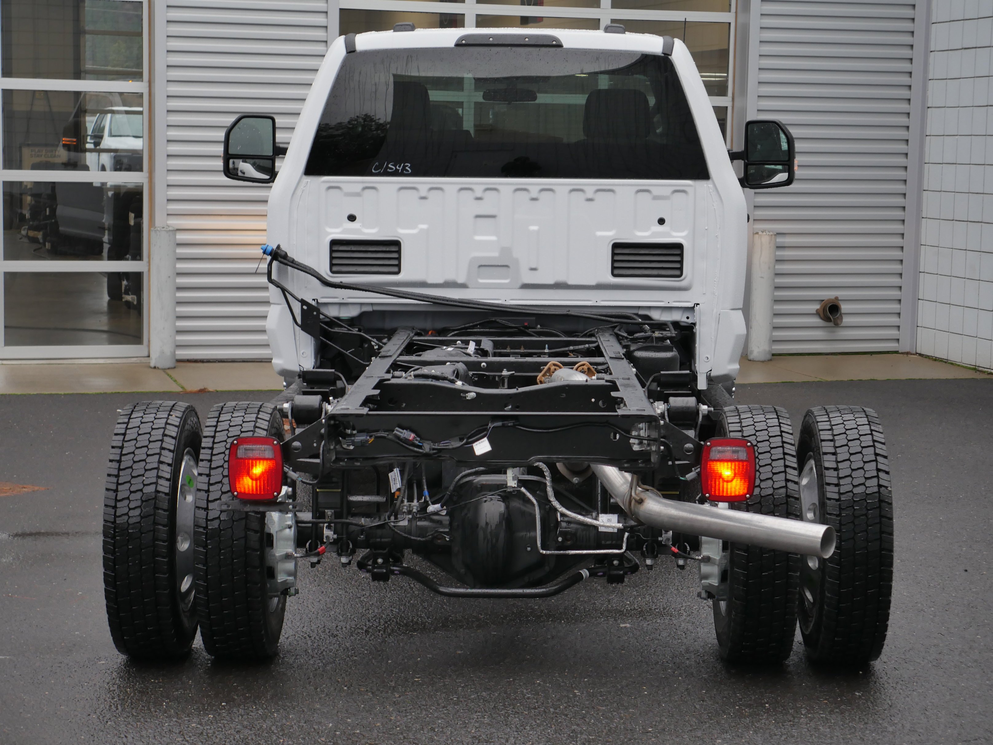 New 2026 Oxford White Ford F-550® XLT image 17