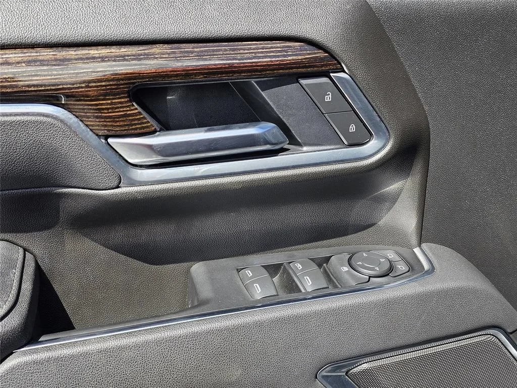 Used 2026 Onyx Black GMC SLE image 17