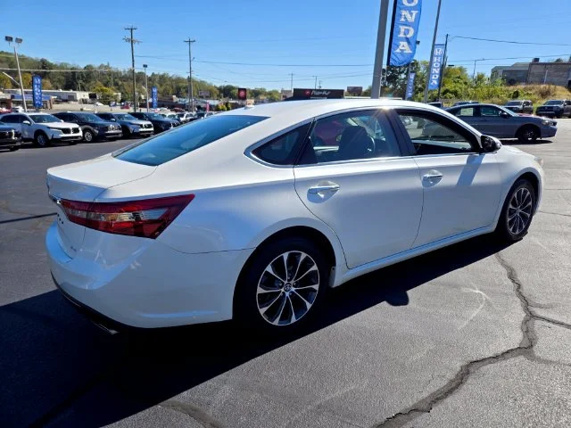 Used 2016 White Toyota XLE Premium image 8