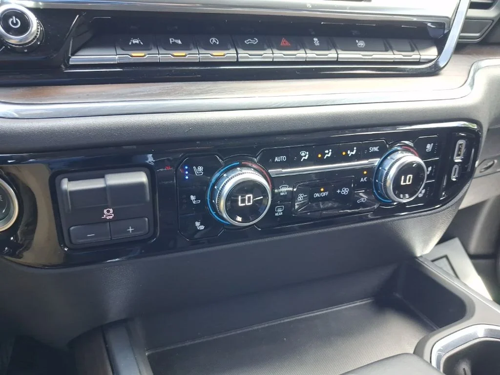Used 2024 Silver GMC SLT image 28