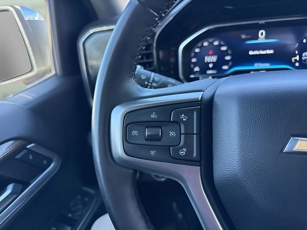 Used 2025 Summit White Chevrolet LT image 15