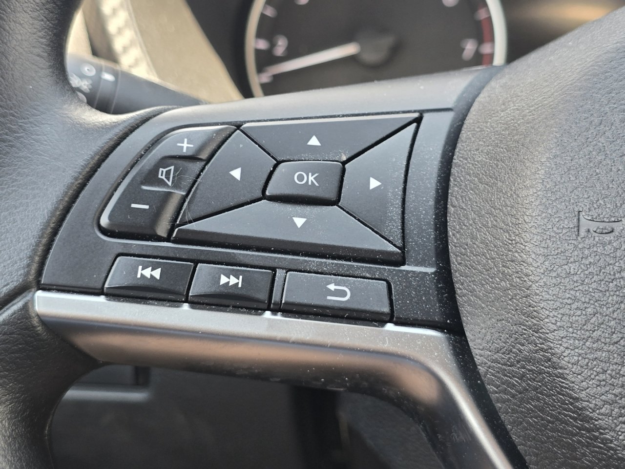 Used 2025 Black Nissan SV image 30