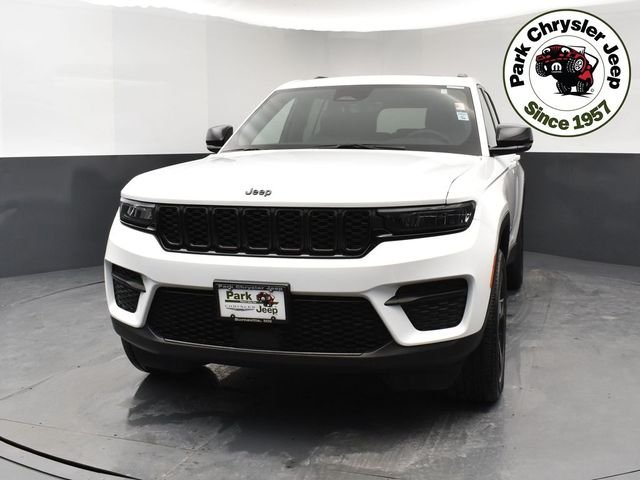 Used 2025 Jeep Grand Cherokee Altitude with VIN 1C4RJHAG8SC285210 for sale in Burnsville, Minnesota