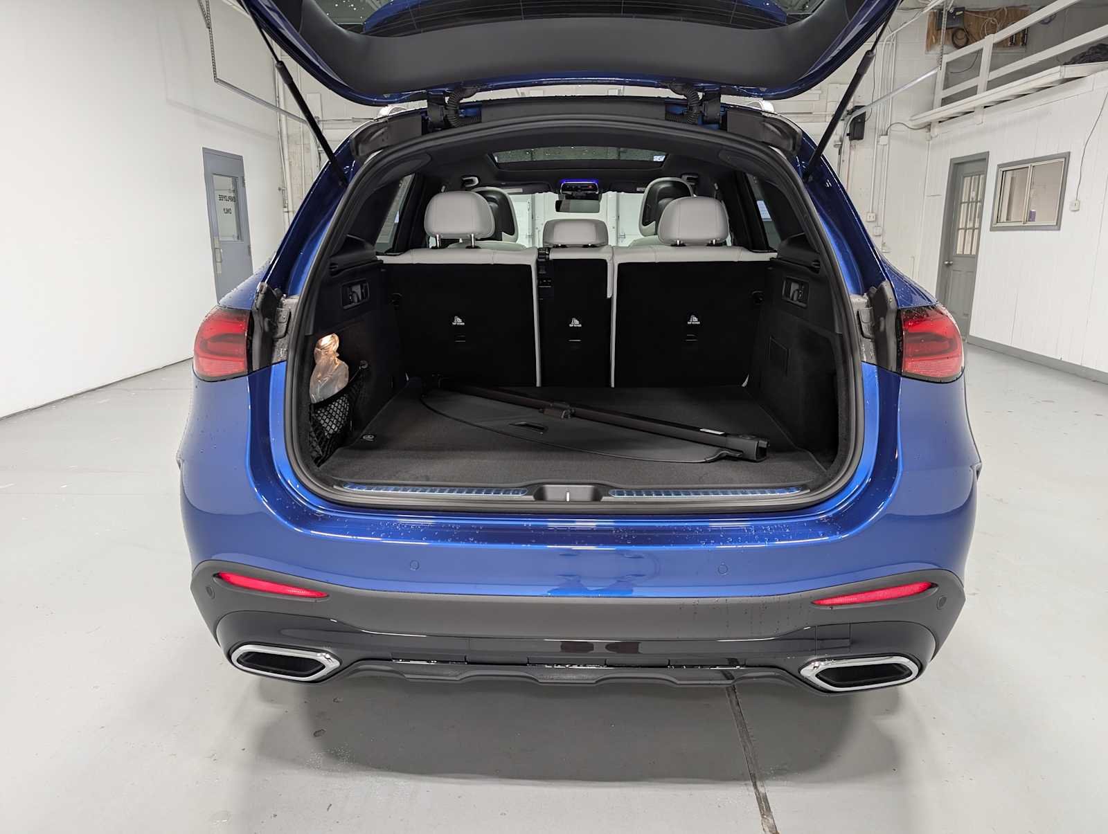 Used 2026 Starling Blue Metallic Mercedes-Benz GLC 300 image 37