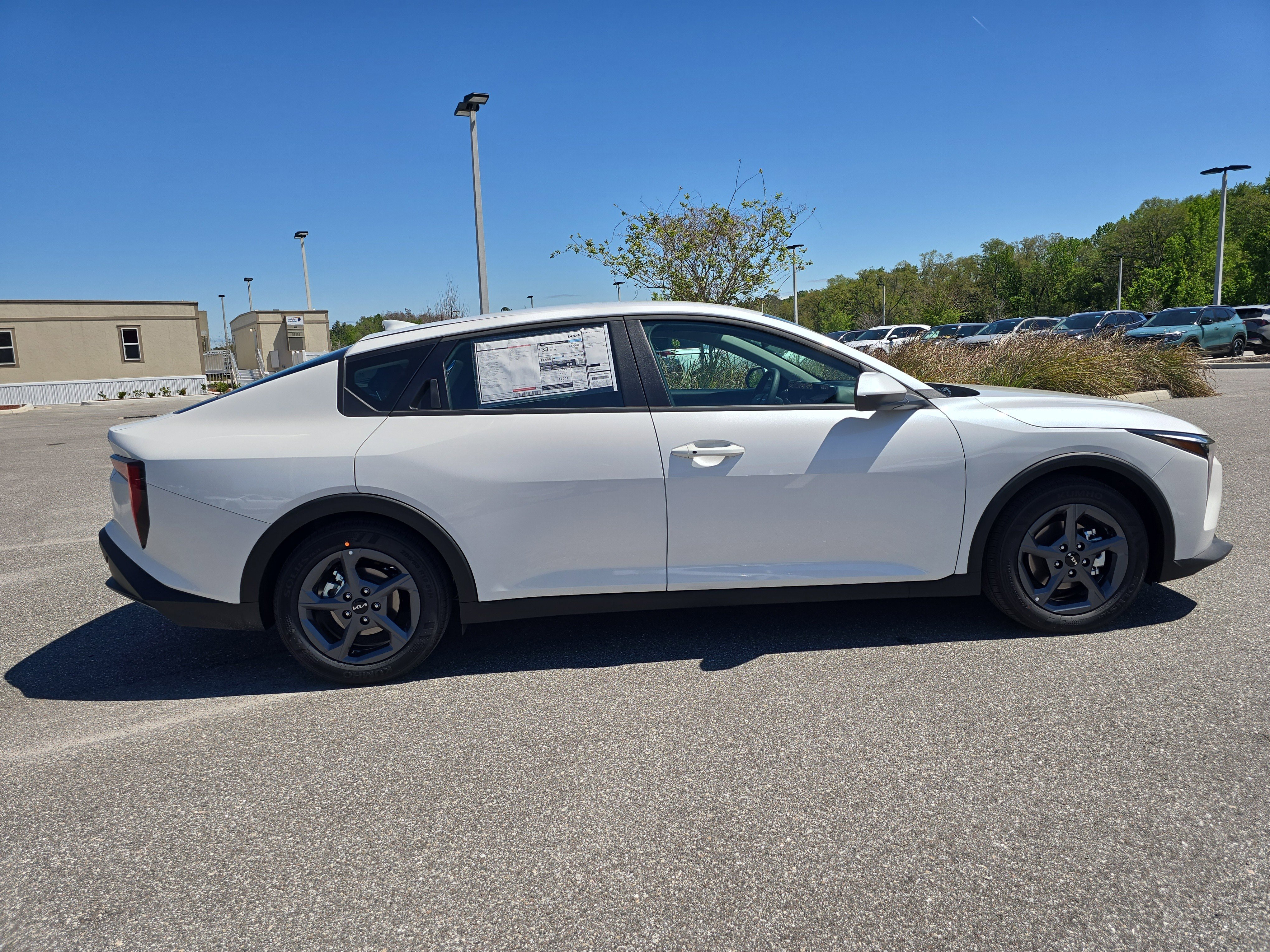 New 2026 Snow White Pearl Kia LXS image 9