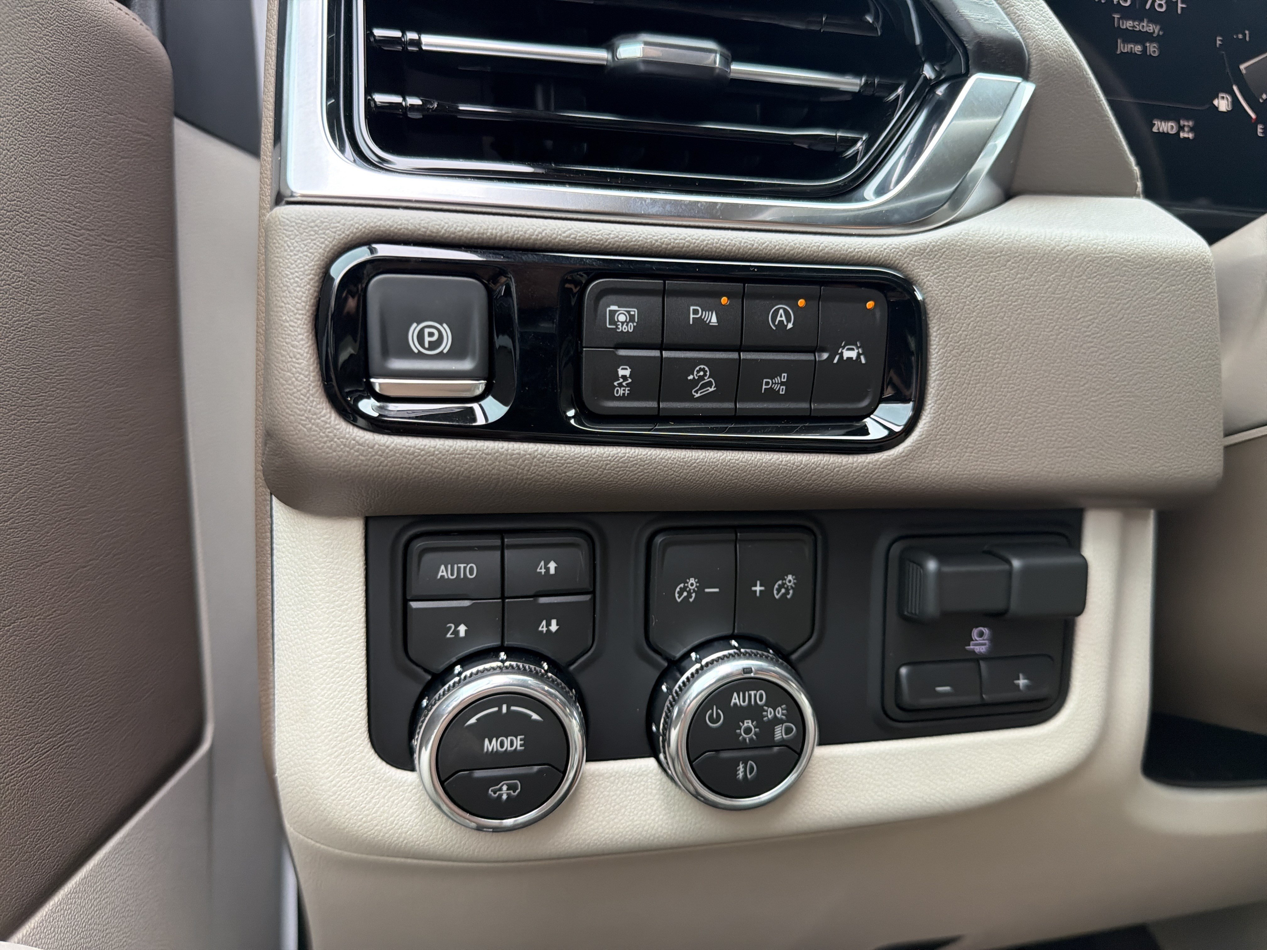 2026 GMC Yukon Denali - Photo 31