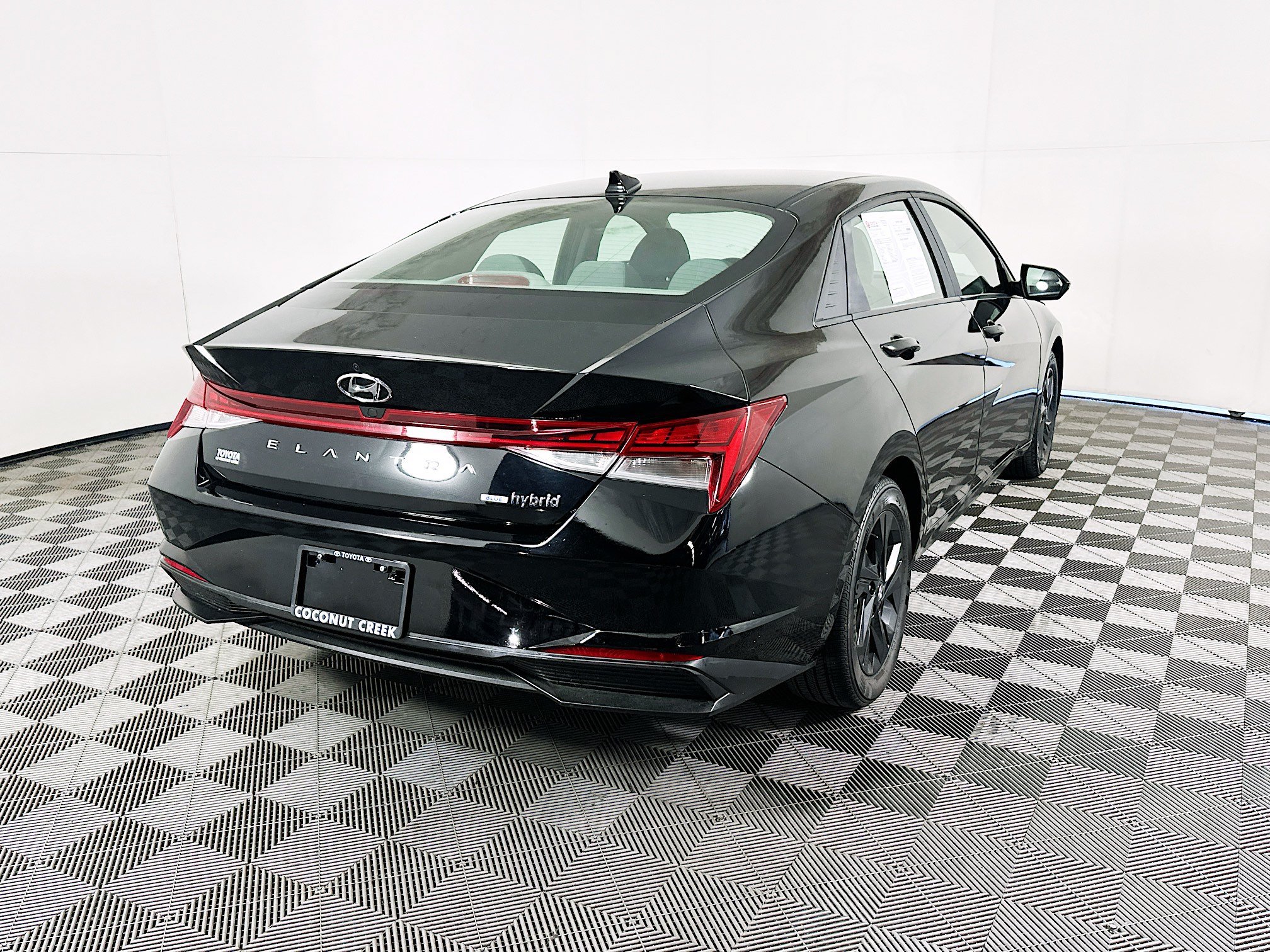 Used 2022 Phantom Black Hyundai Blue image 3