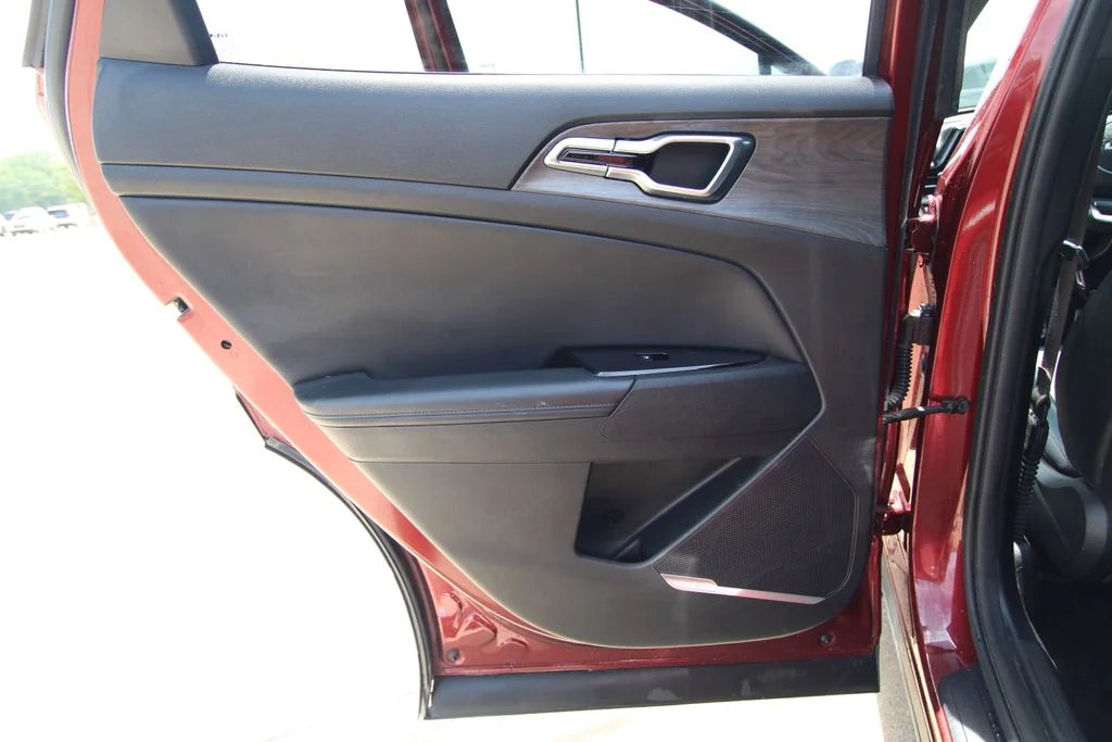 Used 2023 Red Kia X-Pro Prestige image 41